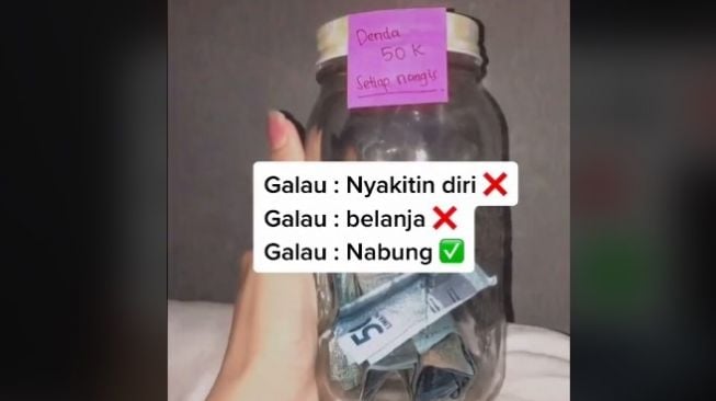 Buat Aturan Nabung Rp 50 Ribu Tiap Galau, Aksi Wanita Ini Panen Pujian