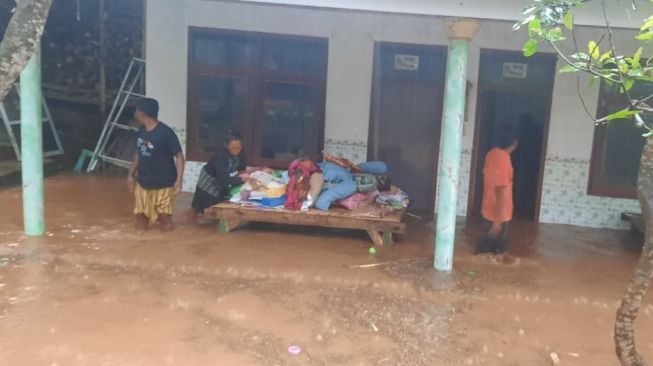 Puluhan Rumah Warga Sumenep Terendam Akibat Drainase Macet