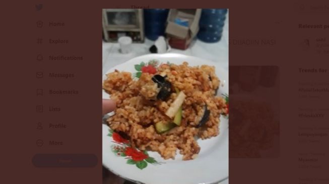 Penampakan Sushi jadi Nasi Goreng. [Twitter]