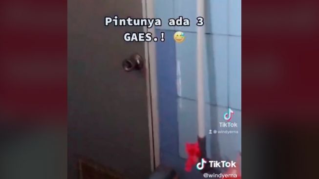 Kamar mandi dengan pintu lebih dari 1 (tiktok/@windyerna)