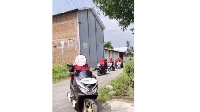 Viral Emak-emak Konvoi Gunakan Skutik Bongsor, Warganet: Kasih Jalan Dah!