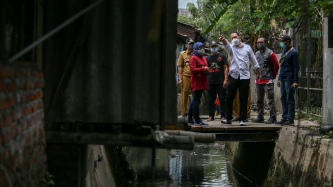 Wali Kota Surabaya, Eri Cahyadi, saat blusukan. (Dok : Pemkot Surabaya)