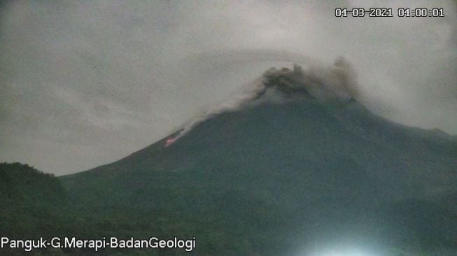 Jelang Subuh, Merapi Muntahkan Awan Panas Guguran Jarak Luncur 1,2 Km