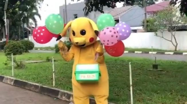 Kisahnya Viral dan Bikin Haru, Badut Ini Jual Balon Harga Seikhlasnya