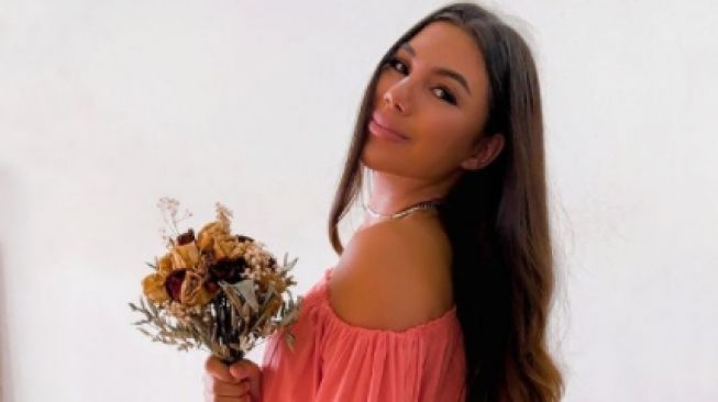 Profil Yulia Baltschun, Influencer yang Kritik Buku Diet Tya Ariestya