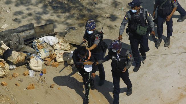 Pengakuan Eks Polisi Myanmar yang Kabur ke India: Tembak Sampai Mati