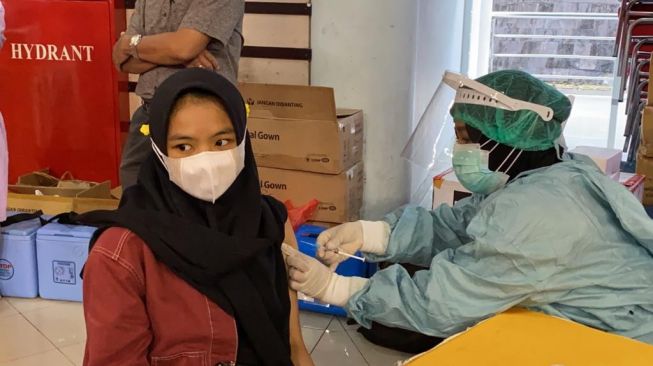 Hari Ini Vaksinasi Pelayanan Publik Dilanjutkan, Besok  Lansia di Dome