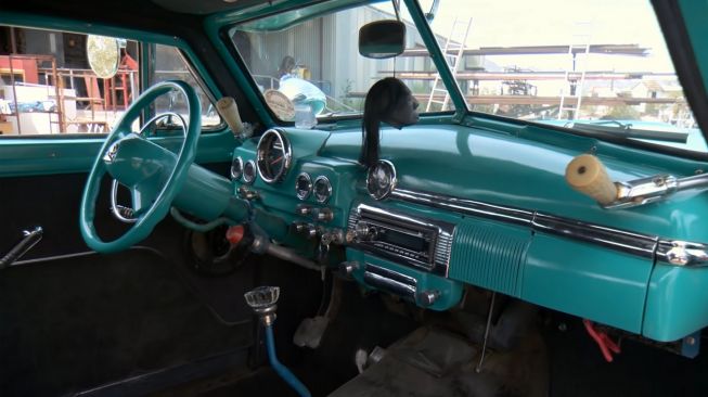 Interior mobil replika terbuat dari bahan kulkas bekas (Carscoops)