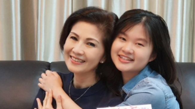 Pajang Foto Anaknya, Ibu Felicia Tissue Semprot Akun Fans Kaesang dan Nadya