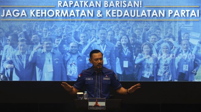 Ketua Umum Partai Demokrat Agus Harimurti Yudhoyono (AHY) membuka rapat pimpinan (Rapim) Dewan Pimpinan Pusat Partai Demokrat di kantor DPP Demokrat, Jakarta, Minggu (7/3/2021). [Suara.com/Angga Budhiyanto]