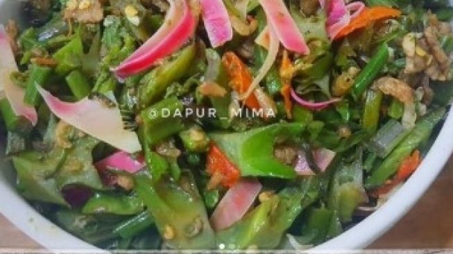 Bikin Makan Berselera, Coba Buat Resep Tumis Pakis Kecombrang Yuk