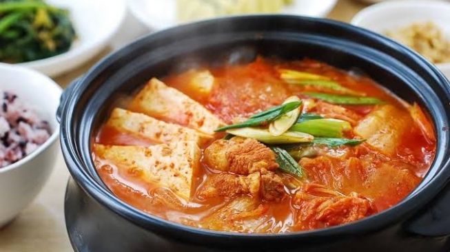 Musim Hujan? 6 Menu Korea Ini Patut Dinikmati