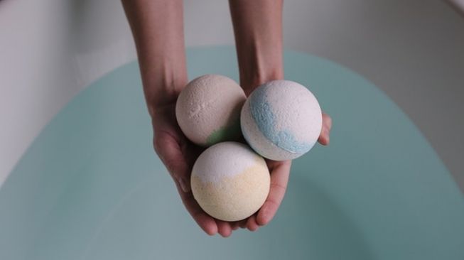 Dikira Bath Bomb, Wanita Ini Malah Apes Mandi Berendam Pakai Cokelat