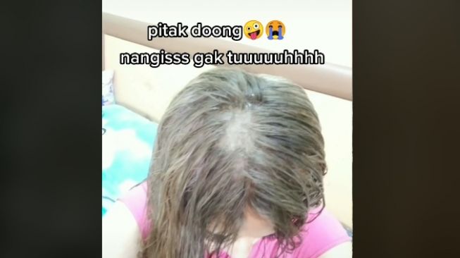 Kisah wanita menangis gara-gara tergiur harga murah salon (tiktok.com/@dinidinong94)