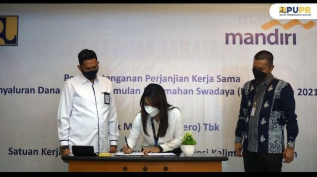 Bank Mandiri salurkan dana program BSPS Rp 4,82 M di Kalsel. (Dok. KemenPUPR)