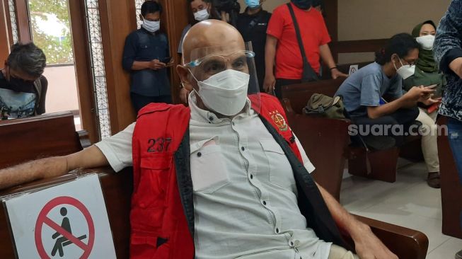 Dirawat karena Covid-19, Mark Sungkar Tak Bisa Dijenguk Keluarga