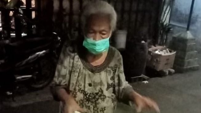 Kisah Nenek Cari Barang Bekas hingga Dini Hari Hanya Demi Upah Rp 25 Ribu