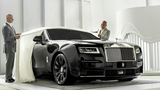 Best 5 Oto: Rolls-Royce New Ghost Datang, Singapura Batasi Mesin Mobil