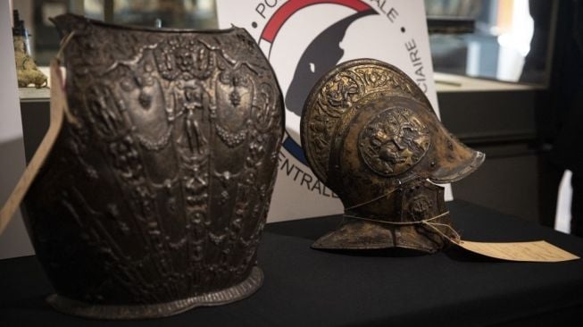 Helm dari era Renaisans. [Thomas Samson/AFP]