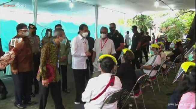 Jokowi: Dengan Vaksinasi Seniman Bisa Terlindungi dari Covid-19