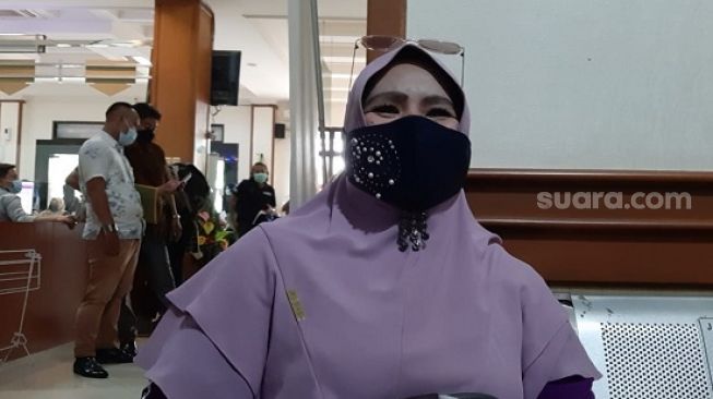 Anak Kiwil Jadi Driver Ojol, Rochimah Sampai Ciumi Uang Hasil Ngojek Pertama Kali