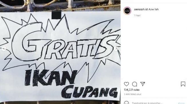 Tulisan di pagar rumah bikin naik tensi. (Instagram/@awreceh.id)