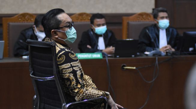 Terdakwa kasus suap penghapusan red notice Djoko Tjandra, Brigjen Pol Prasetijo Utomo menjalani sidang dengan agenda pembacaan putusan, di Pengadilan Tipikor, Jakarta, Rabu (10/3/2021). ANTARA FOTO/Indrianto Eko Suwarso