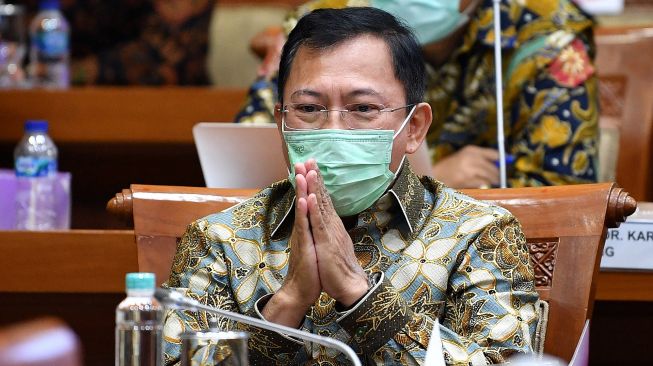 Mantan Menteri Kesehatan Terawan Agus Putranto mengikuti rapat kerja dengan Komisi IX DPR di Kompleks Parlemen, Senayan, Jakarta, Rabu (10/3/2021).  ANTARA FOTO/Sigid Kurniawan