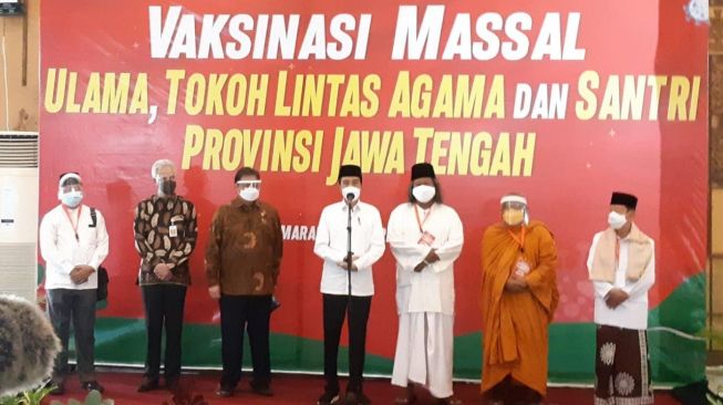 Cek Vaksinasi di MAJT, Jokowi Beri Pesan Khusus ke Tokoh Lintas Agama