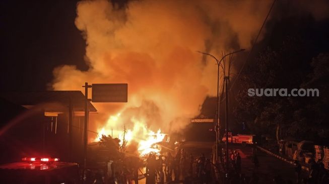 Kebakaran Besar di Bekasi, 10 Lapak Limbah Kayu Ludes