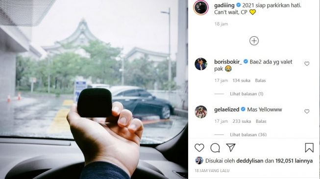 Gading Marten mengunggah foto sambil memegang kotak cincin. Untuk siapa? [Instagram]