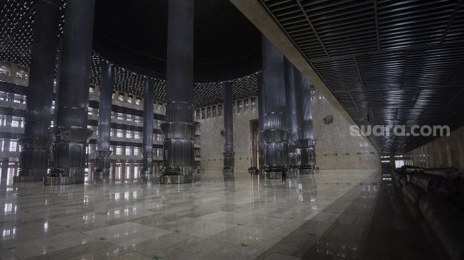 Suasana di Masjid Istiqlal, Jakarta, Kamis (11/3/2021). [Suara.com/Angga Budhiyanto]