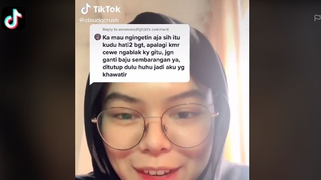 Gadis Cantik Kamarnya Mepet Jalan Raya, Cara Ganti Baju Bikin Publik Cemas