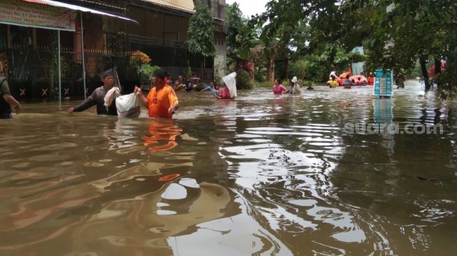 Hujan, Petir dan Angin Kencang Landa Sejumlah Wilayah di Sulsel Hari Ini