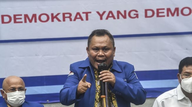 Sekjen Partai Demokrat versi KLB Jhonny Allen memberikan keterangan pers terkait urgensi KLB Sibolangit di Jakarta, Kamis (11/3/2021).  ANTARA FOTO/Muhammad Adimaja