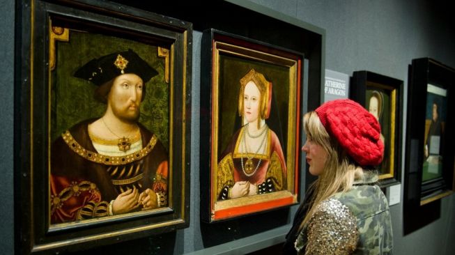 Foto Raja Henry VIII dan istri. [Leon Neal/AFP]