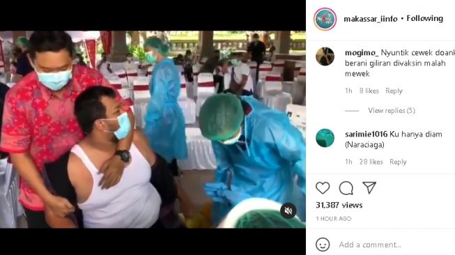 Pria dewasa merengek dan meronta saat hendak disuntik vaksin (instagram.com/@makassar_iinfo)