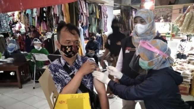 13.600 Dosis Vaksin Untuk Lansia dan Pedagang Pasar