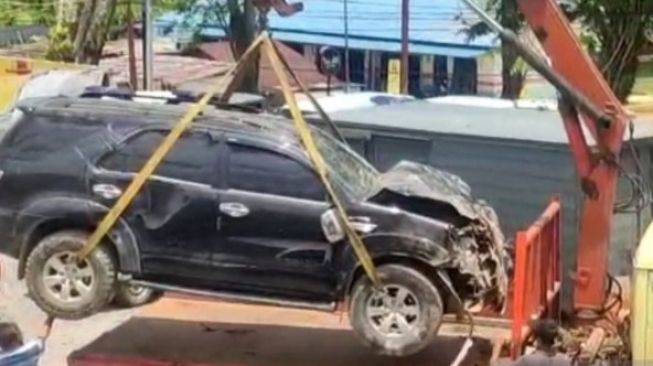 Toyota Fortuner Hantam Rumah Warga, Empat Orang Terluka di Tanjungpinang