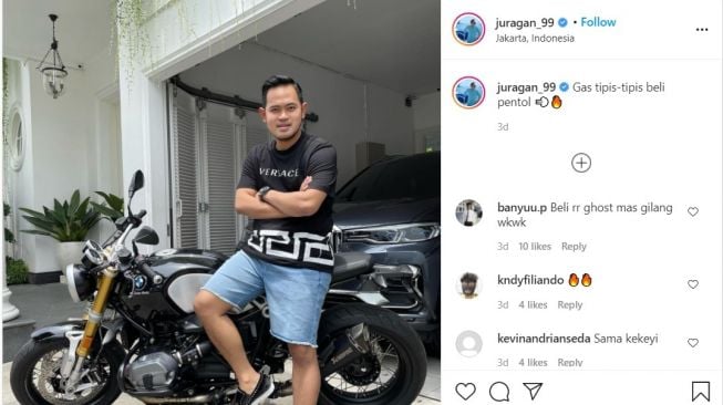 Crazy Rich Malang, Gilang Widya Pramana, pamer pose dengan moge (Instagram)