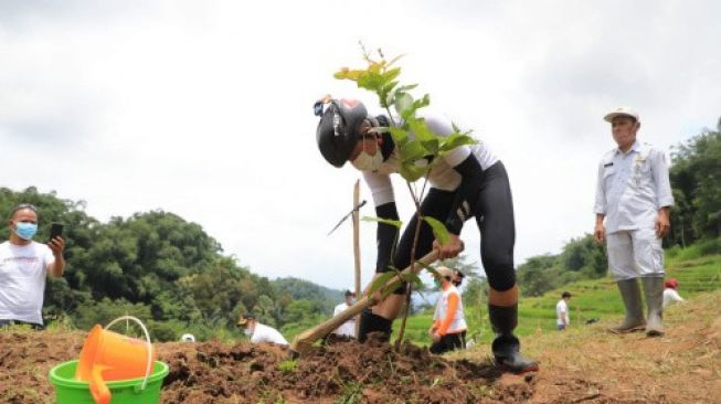 Ganjar Dukung Lahan Tidak Produktif Jadi Desa Wisata