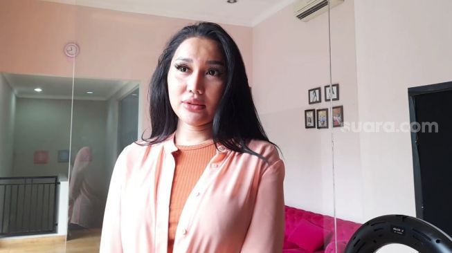 Dikenal sebagai Transgender, Apakah Lucinta Luna Izinkan Anak Operasi Kelamin?