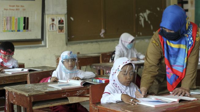 Daerah di Kalimantan Ini Kekurangan Guru, Bisa Jadi Peluang!