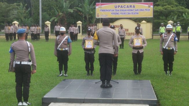 Tiga Anggota Polisi Polres OKU Selatan Dipecat