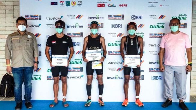 Jauhari Johan Juara Belitung Triathlon 2021