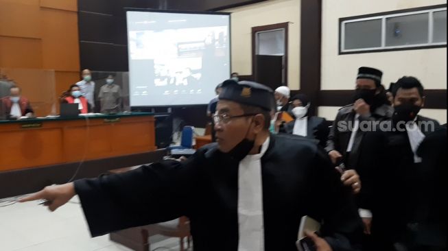 Hakim Tolak Permintaan Habib Rizieq Disidang Langsung Ini Kata Pengamat