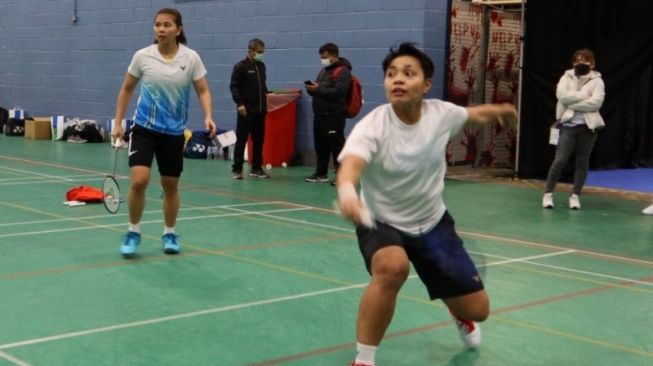 Ganda campuran bulu tangkis Indonesia Greysia Polii/Apriyani Rahayu menjalani latihan teknik satu hari jelang pelaksanaan All England 2021 di Birmingham, Rabu. (dokumentasi PP PBSI)