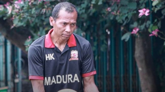 Pelatih Kiper Madura United Hendro Kartiko (HO/Maduraunitedfc.com)