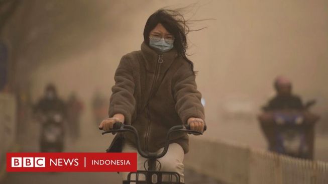 Ketika Badai Pasir Landa Beijing di Tengah Polusi Parah: Seperti Kiamat