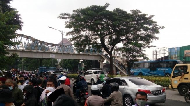 Sidang Perdana Rizieq Ditunda, Simpatisan Tinggalkan PN Jakarta Timur